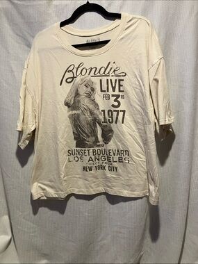 Blonde-Tees Cream Blondie Live 1977 Graphic Tee
